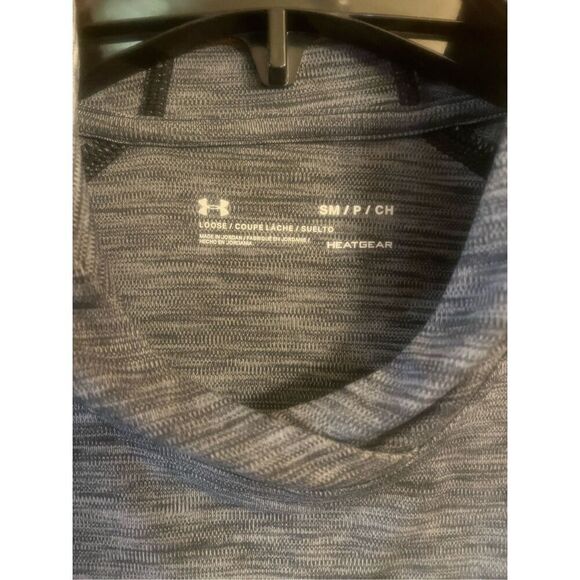 Under Armour Heat Gear Loose Fit Long Sleeve Top size Small gray (4157) - Picture 3 of 5